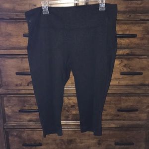 Women’s knee length leggings